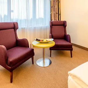 Plaza Premium מלון