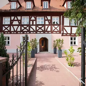 https://astons-hotel.com-bavaria.com
